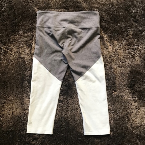 ALO YOGA Gray Electra Color Block Capri Leggings S - Picture 6 of 8